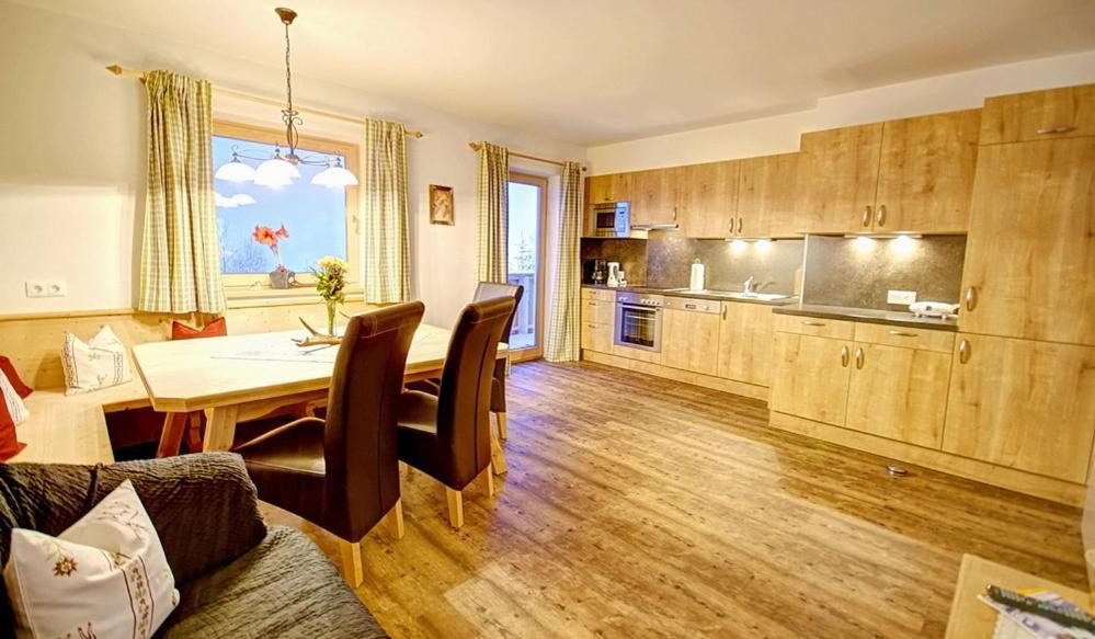 Landhaus Alpenjaeger Hainzenberg Room photo
