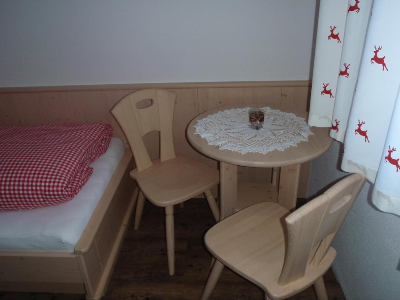 Landhaus Alpenjaeger Hainzenberg Room photo